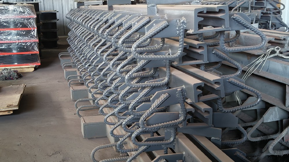 選擇橋梁伸縮縫類型的主要依據(jù)